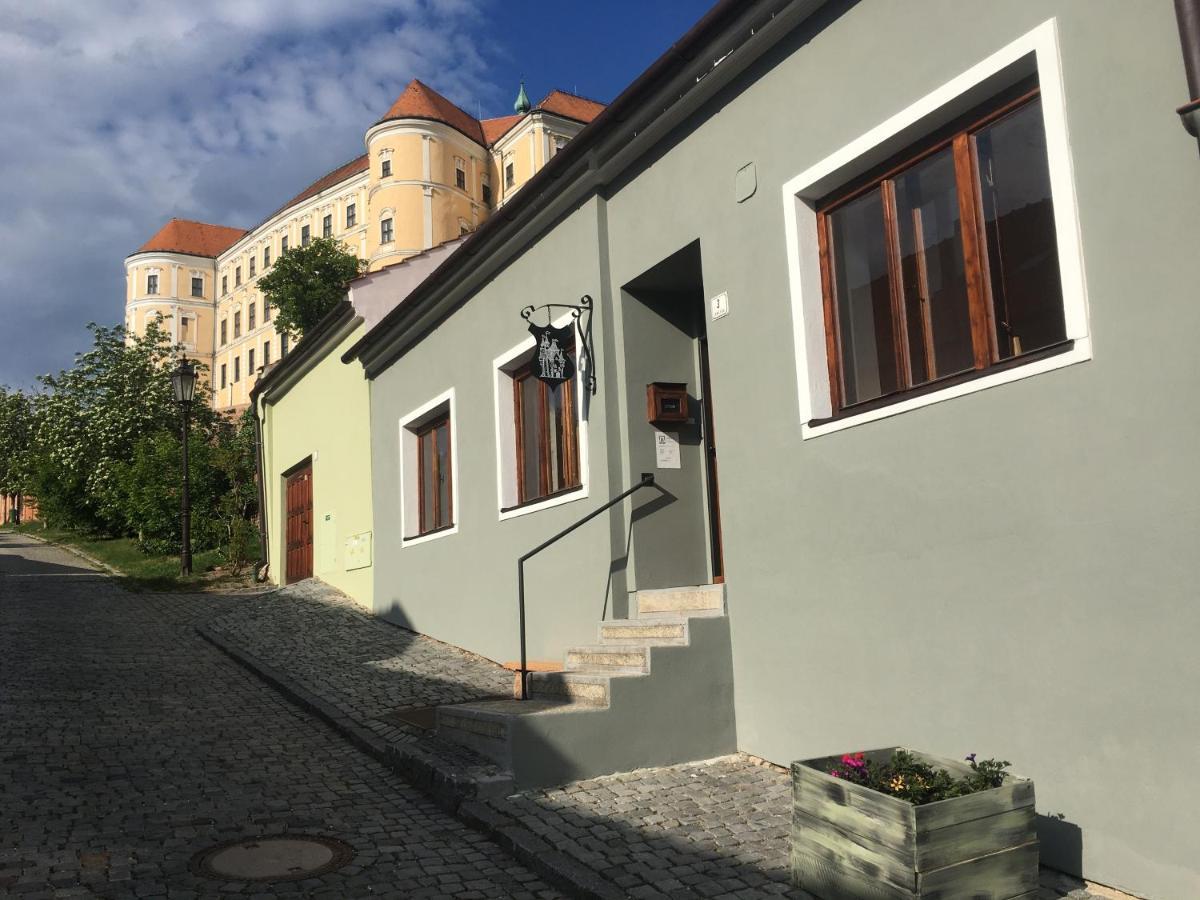 Castle-Wall-Inn Микулов Экстерьер фото